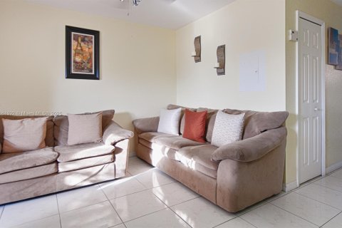 Купить кондоминиум в Хайалиа, Флорида 2 спальни, 95.78м2, № 1958673 - фото 2