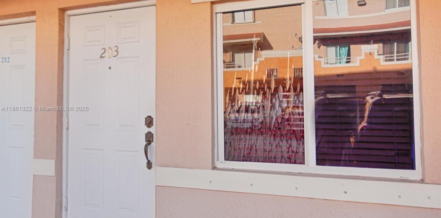 Кондоминиум с 2 спальнями в Хайалиа, Флорида № 1958673