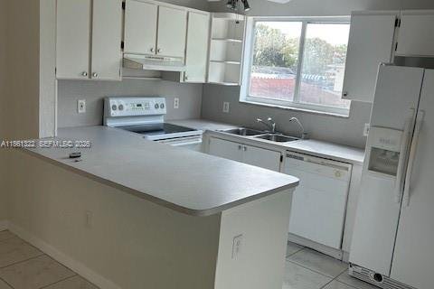 Condominio en venta en Hialeah, Florida, 2 dormitorios, 95.78 m2 № 1958673 - foto 13