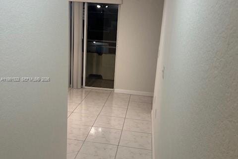Condominio en venta en Hialeah, Florida, 2 dormitorios, 95.78 m2 № 1958673 - foto 18