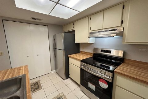 Condo in Gainesville, Florida, 2 bedrooms  № 1910516 - photo 10
