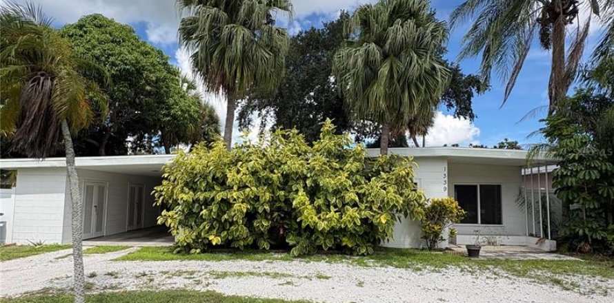 Villa ou maison à Saint Petersburg, Floride 3 chambres, 143.44 m2 № 2344680
