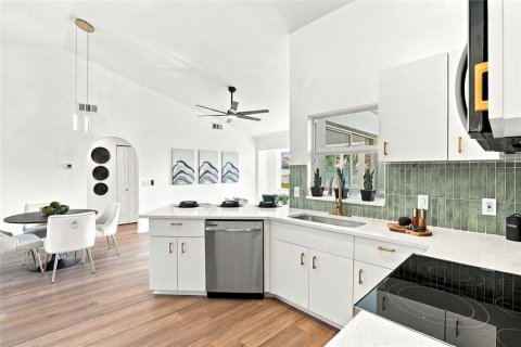 Villa ou maison à vendre à North Port, Floride: 3 chambres, 170.66 m2 № 2388558 - photo 11