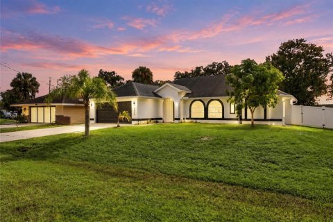 Villa ou maison à vendre à North Port, Floride: 3 chambres, 170.66 m2 № 2388558 - photo 2