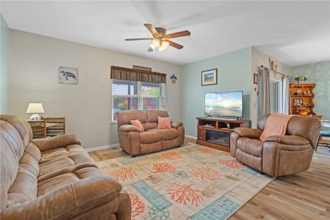 House in Punta Gorda, Florida 4 bedrooms, 171.5 sq.m. № 1883475 - photo 4