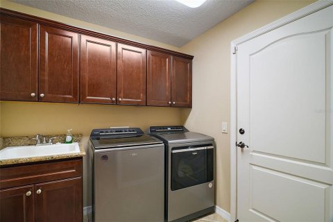 House in The Villages, Florida 3 bedrooms, 182.74 sq.m. № 1718055 - photo 24