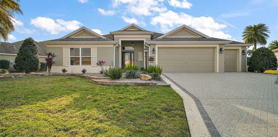 House in The Villages, Florida 3 bedrooms, 182.74 sq.m. № 1718055