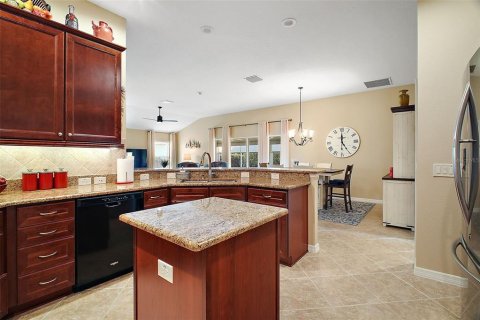 House in The Villages, Florida 3 bedrooms, 182.74 sq.m. № 1718055 - photo 13