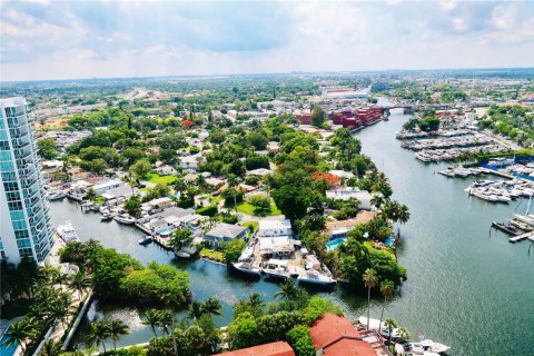 Condo in Miami, Florida, 2 bedrooms  № 1887677 - photo 2