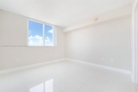 Condo in Miami, Florida, 2 bedrooms  № 1887677 - photo 18