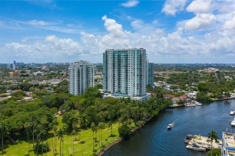 Condo in Miami, Florida, 2 bedrooms  № 1887677 - photo 22