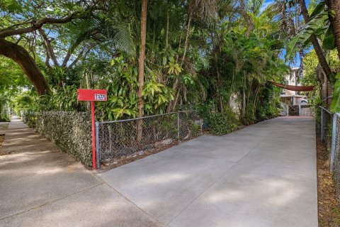 House in Miami, Florida 3 bedrooms, 167.22 sq.m. № 1973923 - photo 3