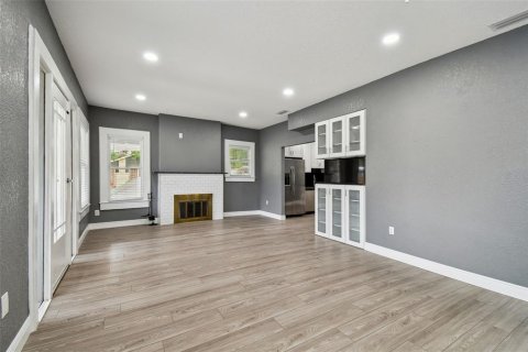 Villa ou maison à louer à Tampa, Floride: 5 chambres, 190.64 m2 № 2214683 - photo 12