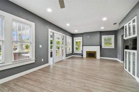 Villa ou maison à louer à Tampa, Floride: 5 chambres, 190.64 m2 № 2214683 - photo 11