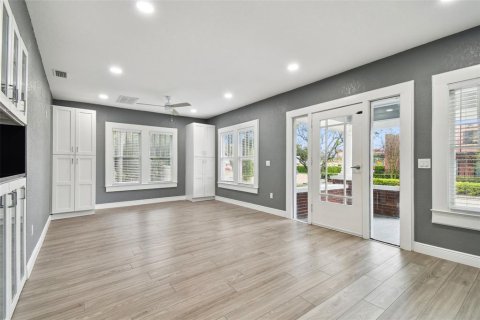 Villa ou maison à louer à Tampa, Floride: 5 chambres, 190.64 m2 № 2214683 - photo 9