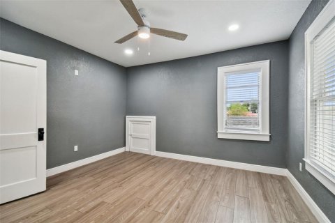 Villa ou maison à louer à Tampa, Floride: 5 chambres, 190.64 m2 № 2214683 - photo 27