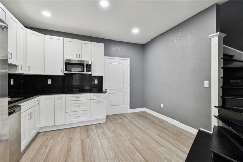 Villa ou maison à louer à Tampa, Floride: 5 chambres, 190.64 m2 № 2214683 - photo 13