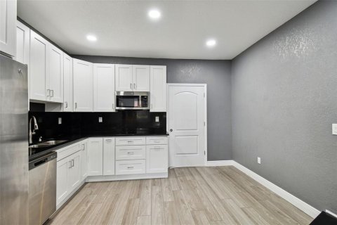 Villa ou maison à louer à Tampa, Floride: 5 chambres, 190.64 m2 № 2214683 - photo 18