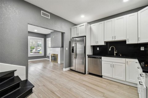 Villa ou maison à louer à Tampa, Floride: 5 chambres, 190.64 m2 № 2214683 - photo 15