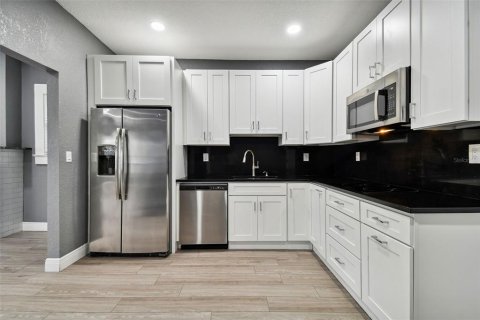Villa ou maison à louer à Tampa, Floride: 5 chambres, 190.64 m2 № 2214683 - photo 14