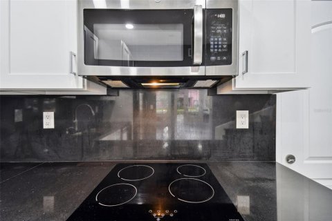 Villa ou maison à louer à Tampa, Floride: 5 chambres, 190.64 m2 № 2214683 - photo 19