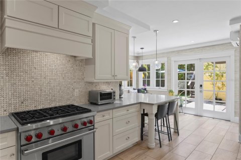 Villa ou maison à vendre à Tampa, Floride: 6 chambres, 300.63 m2 № 1893681 - photo 18