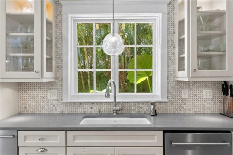 Villa ou maison à vendre à Tampa, Floride: 6 chambres, 300.63 m2 № 1893681 - photo 16