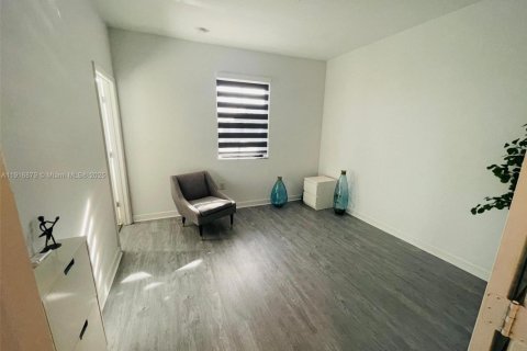 Снять в аренду таунхаус в Хомстед, Флорида 3 спальни, 132.11м2, № 1973553 - фото 12