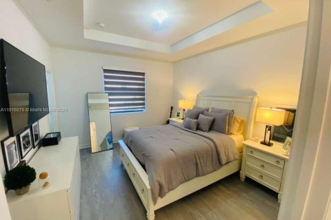 Снять в аренду таунхаус в Хомстед, Флорида 3 спальни, 132.11м2, № 1973553 - фото 8