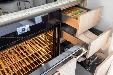 Condominio en alquiler en Miami, Florida, 2 dormitorios, 136.75 m2 № 2013072 - foto 13