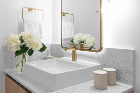 Condominio en alquiler en Miami, Florida, 2 dormitorios, 136.75 m2 № 2013072 - foto 27