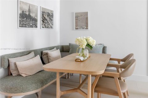 Condominio en alquiler en Miami, Florida, 2 dormitorios, 136.75 m2 № 2013072 - foto 17