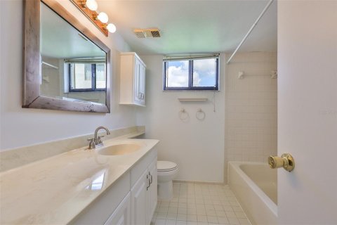 Copropriété à vendre à Tampa, Floride: 3 chambres, 120.31 m2 № 1913512 - photo 19