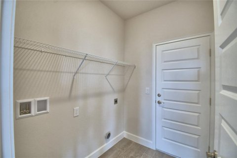 House in Auburndale, Florida 4 bedrooms, 223.43 sq.m. № 1751131 - photo 11