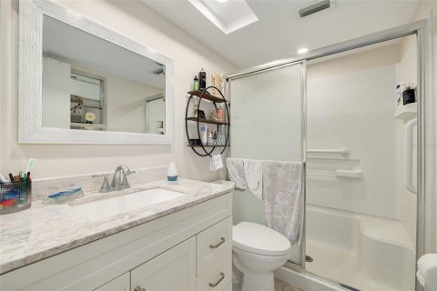 Condo in Saint Petersburg, Florida, 1 bedroom № 2141954 - photo 16