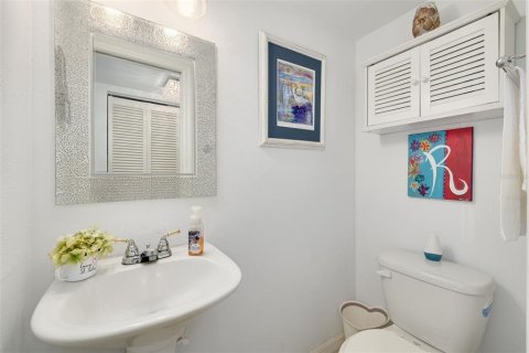 Condo in Saint Petersburg, Florida, 1 bedroom № 2141954 - photo 11
