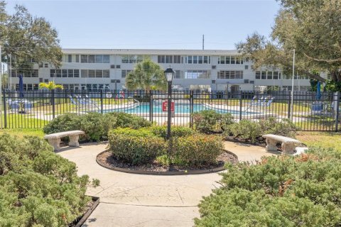 Condo in Saint Petersburg, Florida, 1 bedroom № 2141954 - photo 24