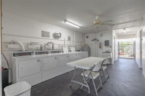 Condo in Saint Petersburg, Florida, 1 bedroom № 2141954 - photo 27
