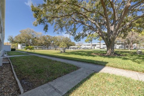 Condo in Saint Petersburg, Florida, 1 bedroom № 2141954 - photo 19
