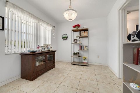 Condo in Saint Petersburg, Florida, 1 bedroom № 2141954 - photo 9