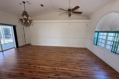 House in Sebring, Florida 3 bedrooms, 167.97 sq.m. № 2391560 - photo 2