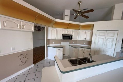 House in Sebring, Florida 3 bedrooms, 167.97 sq.m. № 2391560 - photo 9
