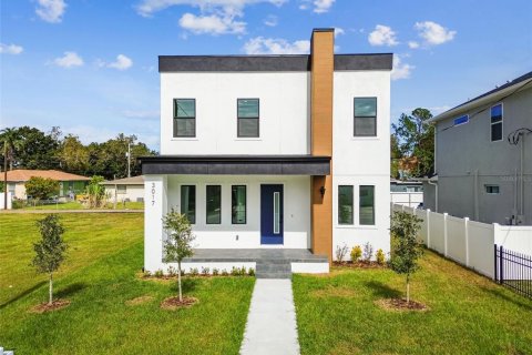 Villa ou maison à Tampa, Floride 4 chambres, 203.92 m2 № 2373411