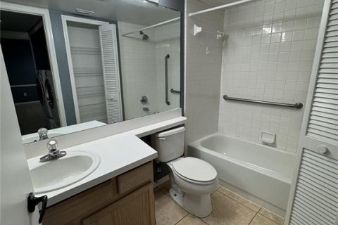 Condo in Orlando, Florida, 2 bedrooms  № 2222138 - photo 8