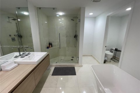 Condo in North Miami Beach, Florida, 3 bedrooms  № 1888868 - photo 19