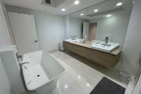 Condo in North Miami Beach, Florida, 3 bedrooms  № 1888868 - photo 21