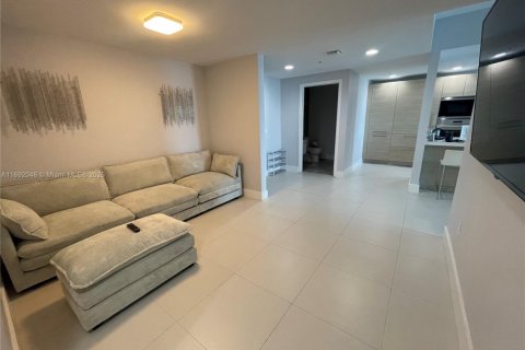 Condo in North Miami Beach, Florida, 3 bedrooms  № 1888868 - photo 11