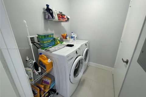 Condo in North Miami Beach, Florida, 3 bedrooms  № 1888868 - photo 29