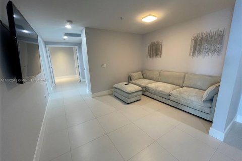 Condo in North Miami Beach, Florida, 3 bedrooms  № 1888868 - photo 12