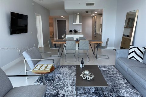 Condo in North Miami Beach, Florida, 3 bedrooms  № 1888868 - photo 1
